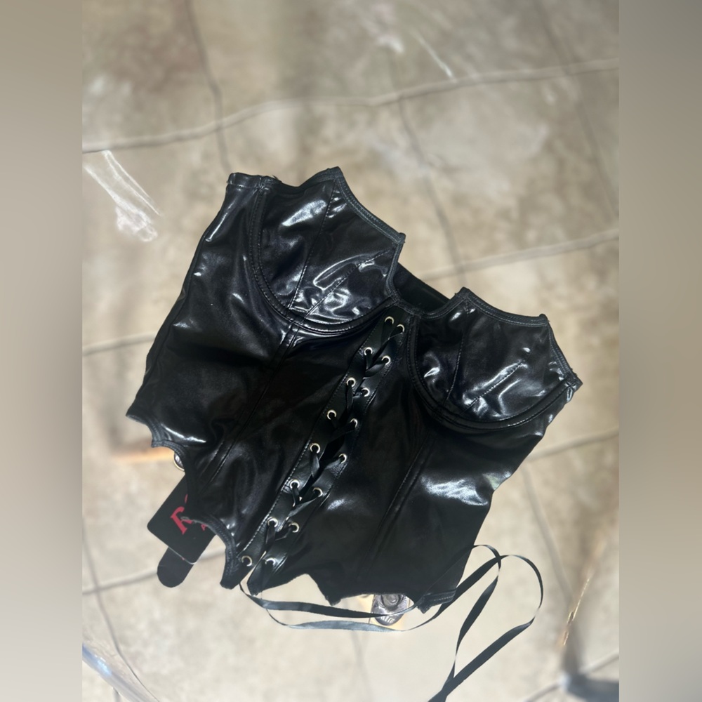 ROMWE Black Corset Top with Lace-Up Design